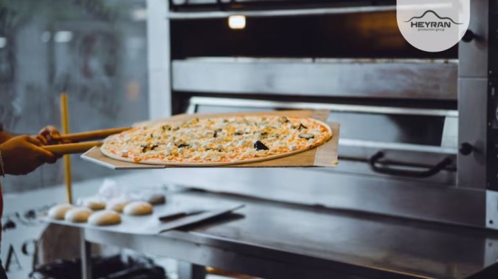 طرز تهیه پیتزا رستورانی با فر خانگی