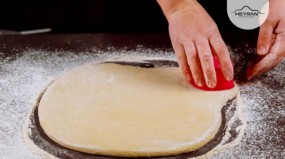 طرز تهیه خمیر پیتزا آمریکایی